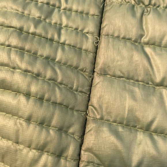 Eddie Bauer Women’s First Ascent Green - Picture 5 of 9